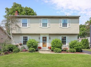 612 Aurora Way, Wheaton, IL 60187