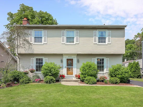 612 Aurora Way, Wheaton, IL 60187