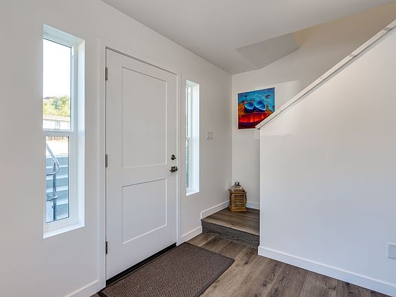 4th image of 1400 Ramona Ave #11