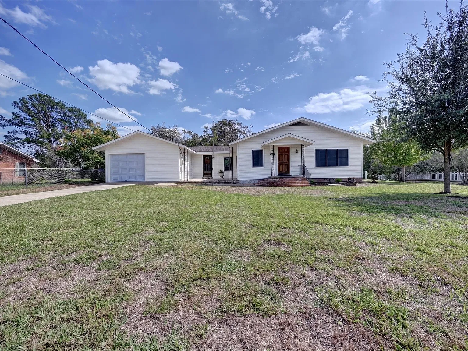 2 bed, 1.5 bath, 1350 sqft, $2,100 — Photo 2