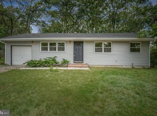 24 Chain Blvd, Bayville, NJ 08721