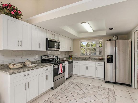 5th image of 8803 Oak Cir