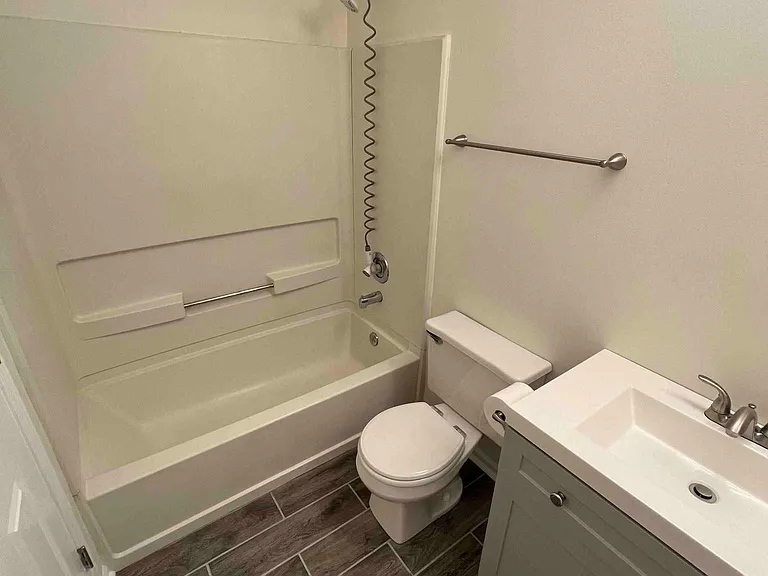 6865 Hampton Cir — Photo 16
