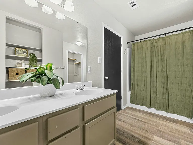 2207 Stoneham — Photo 24