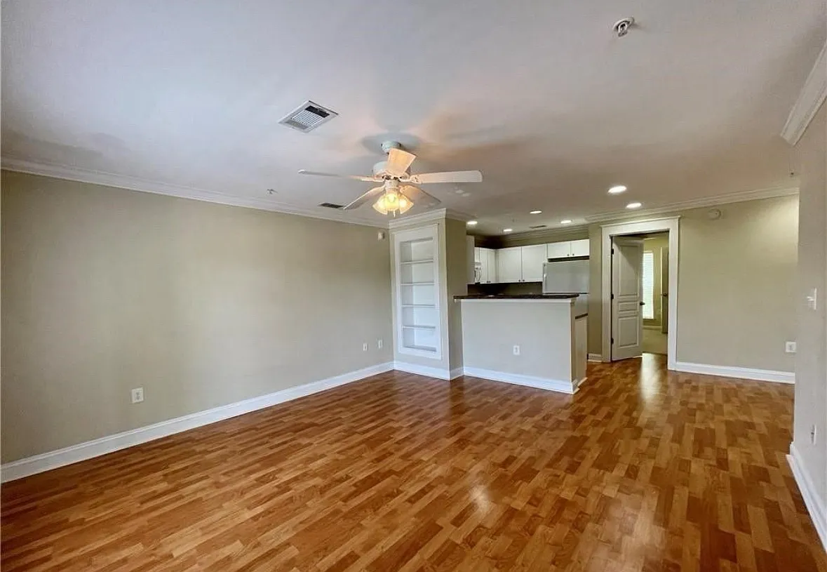 1725 Harvey Mitchell Pkwy S — Photo 2
