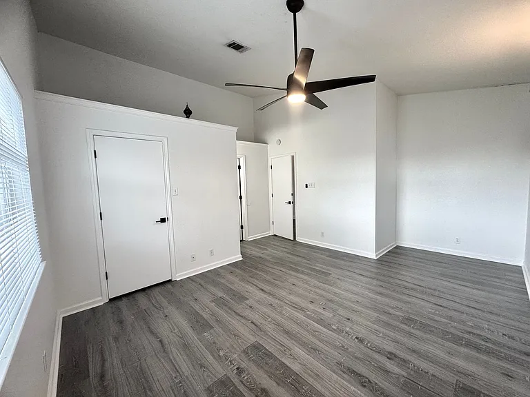 3410 Speedway #B — Photo 19