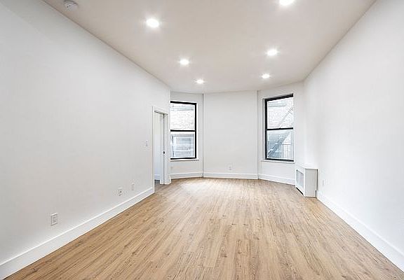4th image of 60 W 76th St #6E