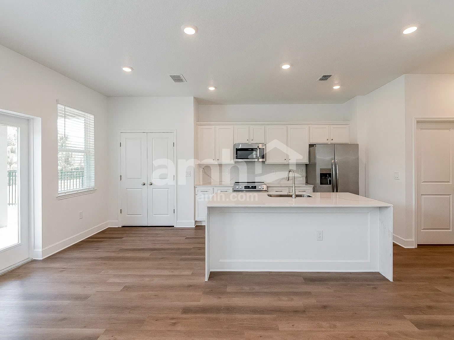 4 bed, 2.5 bath, 1977 sqft, $2,535 — Photo 4