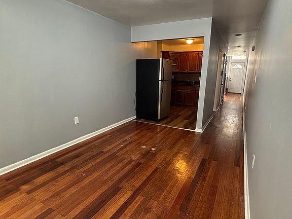 5th image of 922 W Lombard St