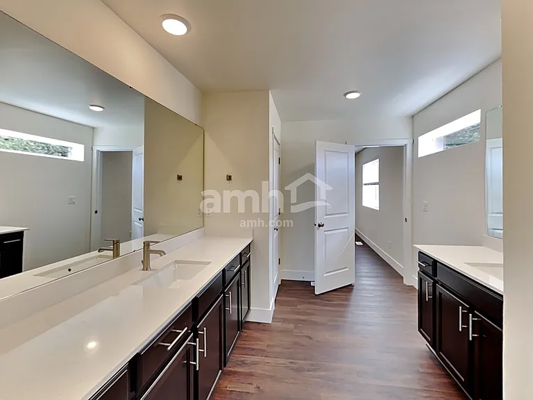 685 Dudley St — Photo 10
