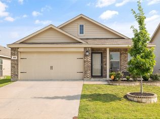 400 Falling Star Dr, Haslet, TX 76052