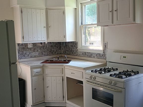 3rd image of 20220 Kingsville St