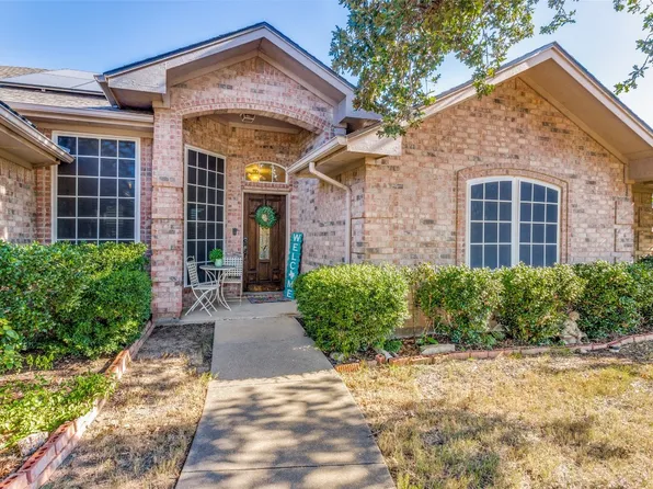 1261 Cross Creek Dr, Kennedale, TX 76060