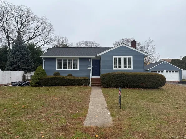 1536 5th St, West Babylon, NY 11704
