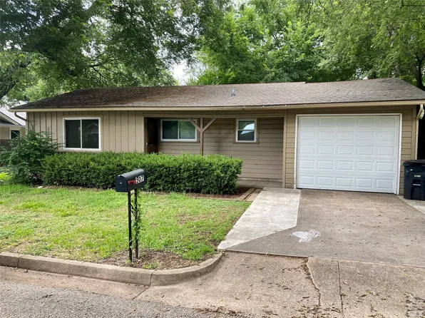 507 W Smith St, Cleburne, TX 76033