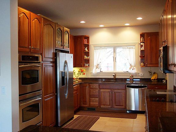 Kitchen w/Cherry Cabinets