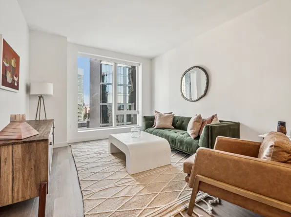 17 Hanover Place 21E image 1 of 6