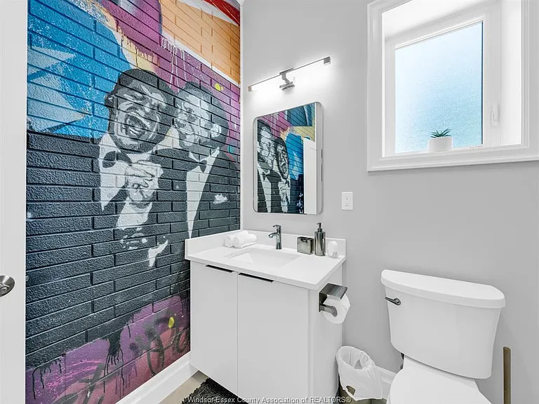 675 Bedford St #B — Photo 9