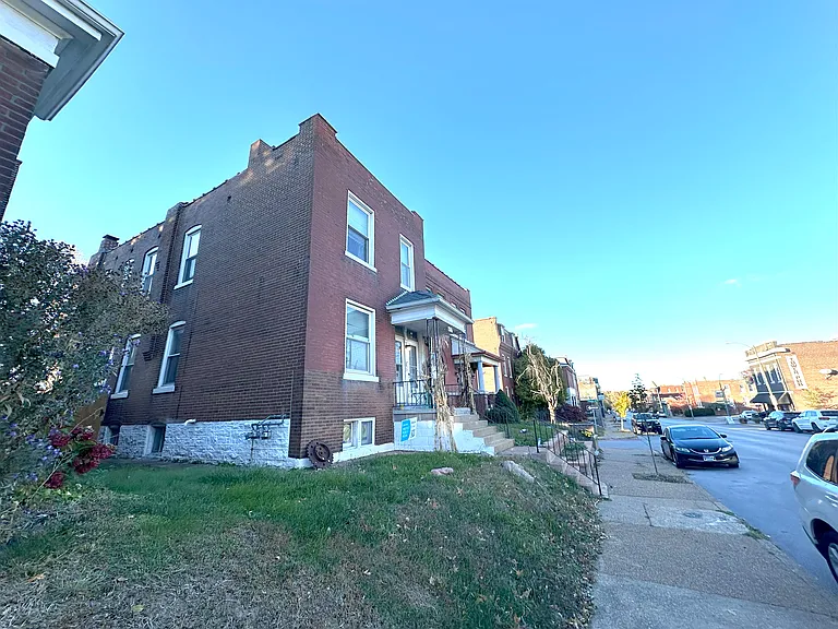 3251 Morganford Rd — Photo 3
