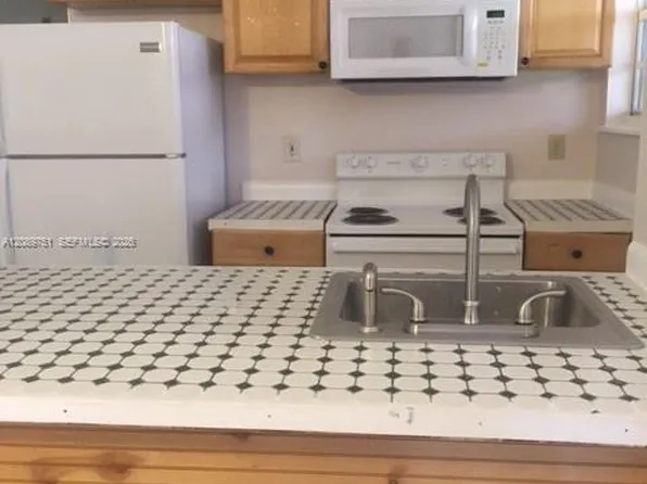 14170 NW 22nd Ave APT 2, Opa Locka, FL 33054