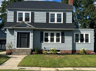 17 Moorland Ave, Cranston, RI 02905