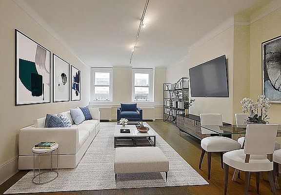 4th image of 17 E 70th St APT 5A