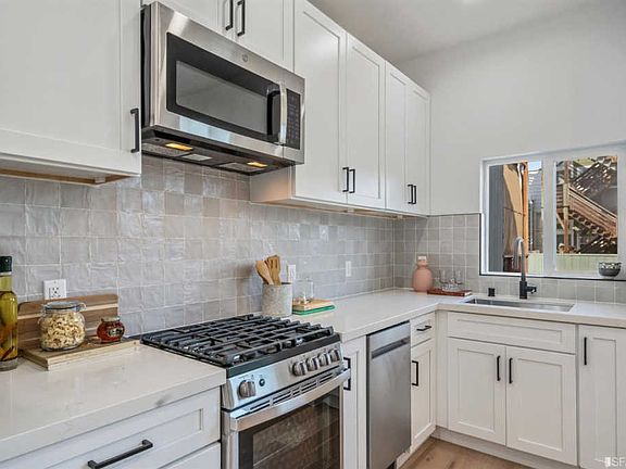 5th image of 1367B Natoma St