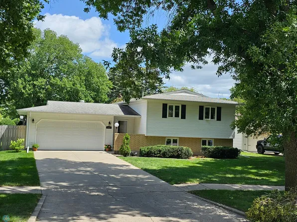 2602 12th St S, Fargo, ND 58103