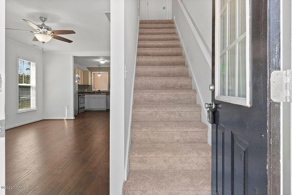 3 bed, 1322 sqft, $1,850 — Photo 4