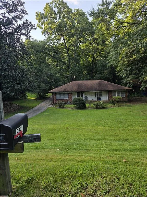 2 bed, 1.0 bath, 850 sqft, $1,350 — Photo 2