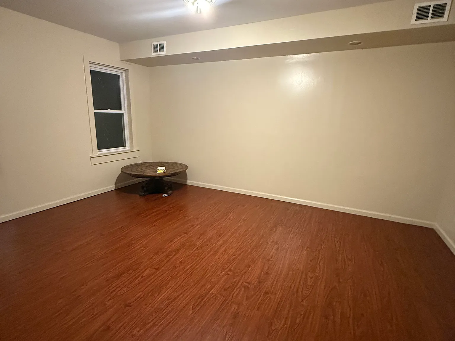 3 bed, 1.5 bath, 1300 sqft, $1,800 — Photo 3