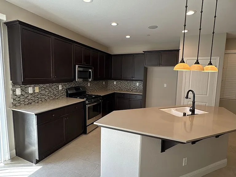 3923 W Jerome Ave — Photo 3