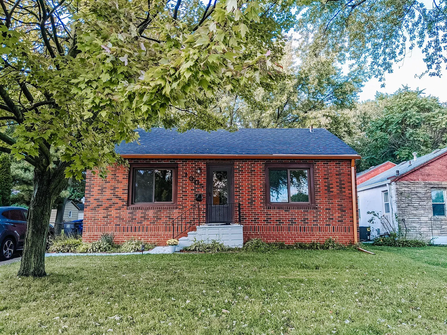 1005 Rose Ave — Photo 1