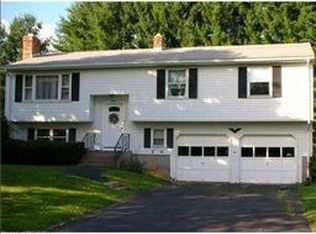 12 Jonathan Pl, Bloomfield, CT 06002