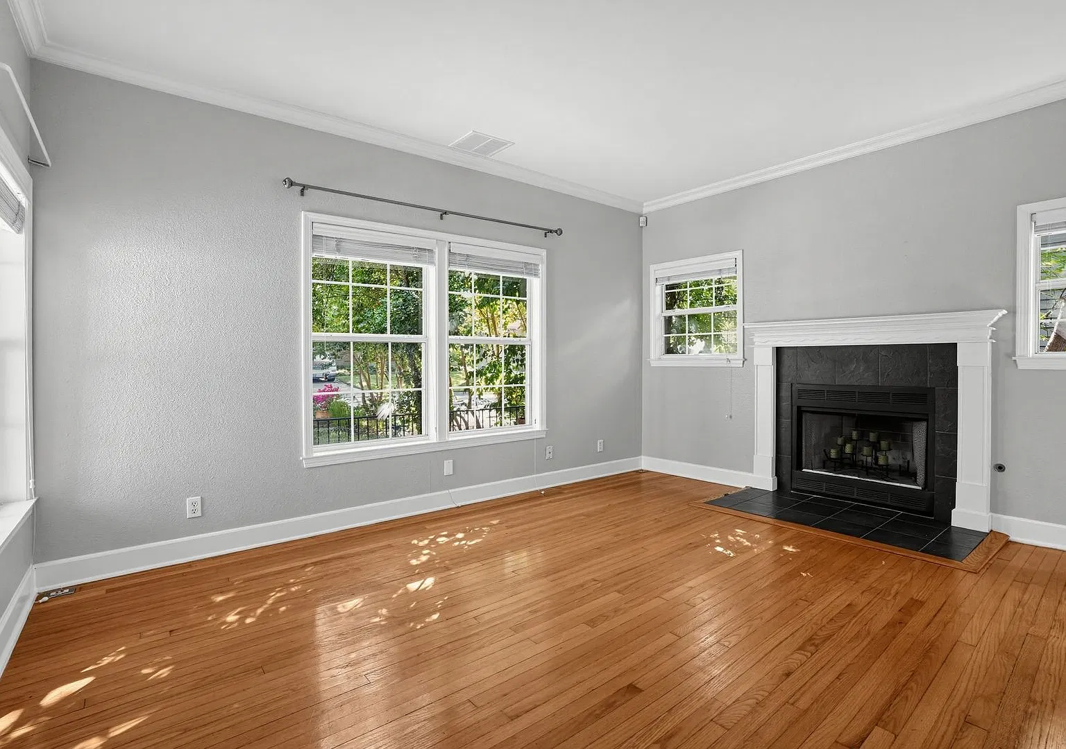 Beautifully Maintained 4-Bedroom Home | Brand-New Deck, Spacious Backyard & Covered Parking! — Photo 3