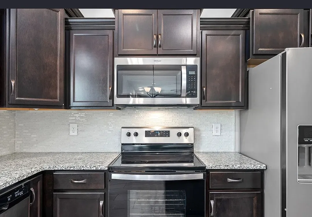 4 bed, 2.5 bath, 2072 sqft, $2,025 — Photo 2
