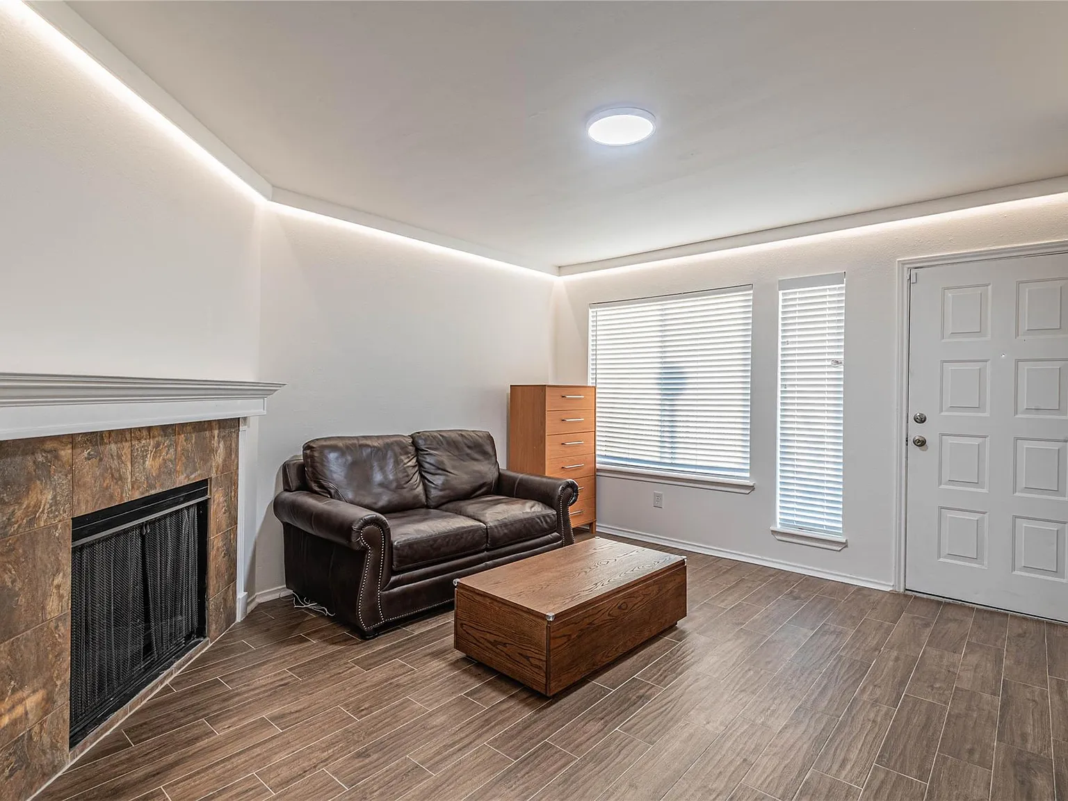 2 bed, 2.0 bath, 1122 sqft, $1,695 — Photo 3
