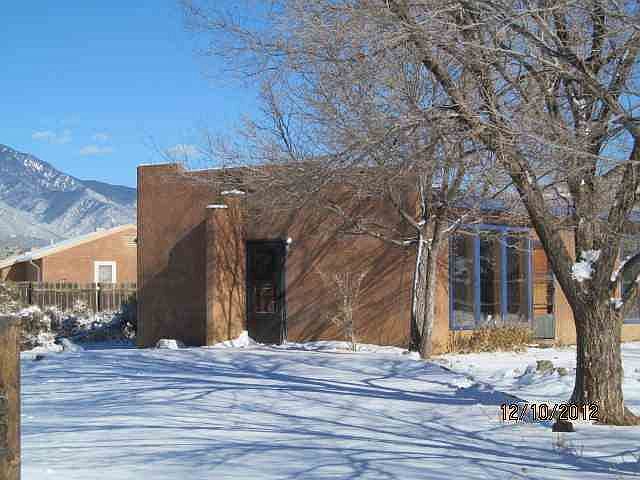 1st image of 207 Thomas Ct