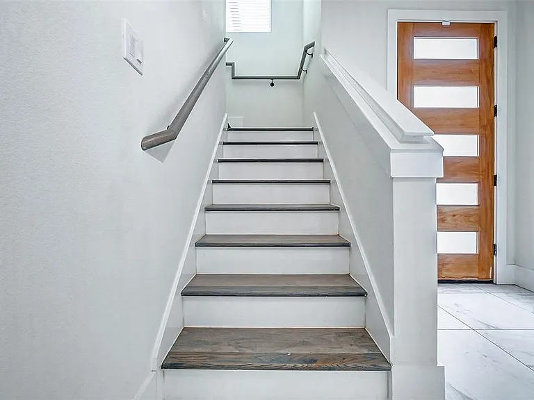 2407 Anita St #B — Photo 13