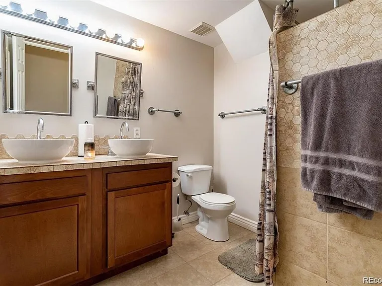 71 Galapago St — Photo 6