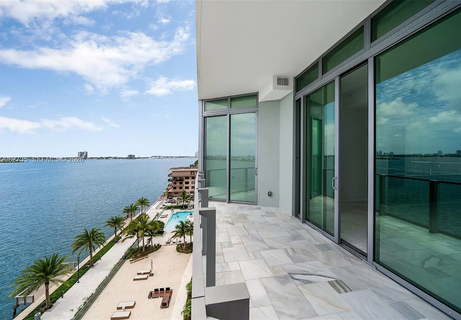 Biscayne Beach Condo Podiu — Photo 2
