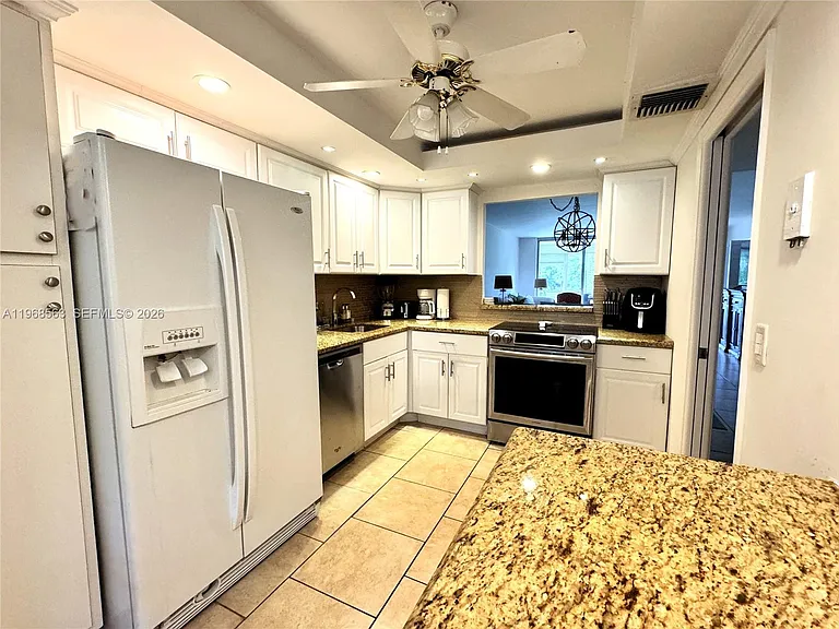 901 W Cypress Ln #201 — Photo 5