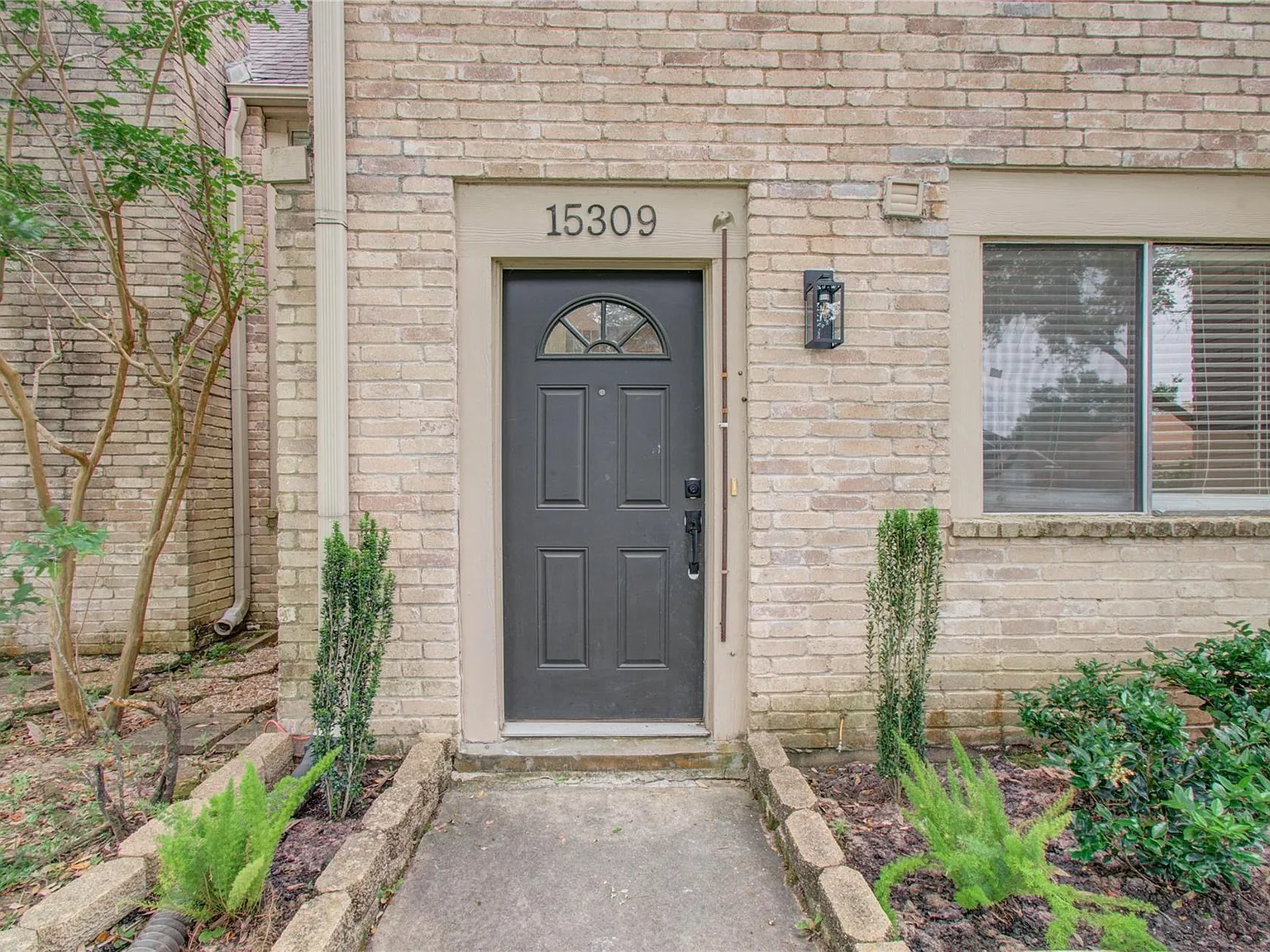 2 bed, 2.5 bath, 1168 sqft, $1,650 — Photo 2