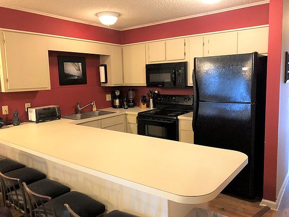 5th image of 204 E Winterhaven