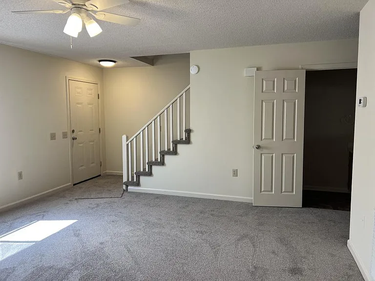 141B Rolling Oaks St — Photo 3