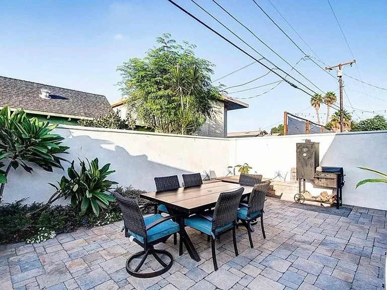 2635 E Madison St — Photo 29