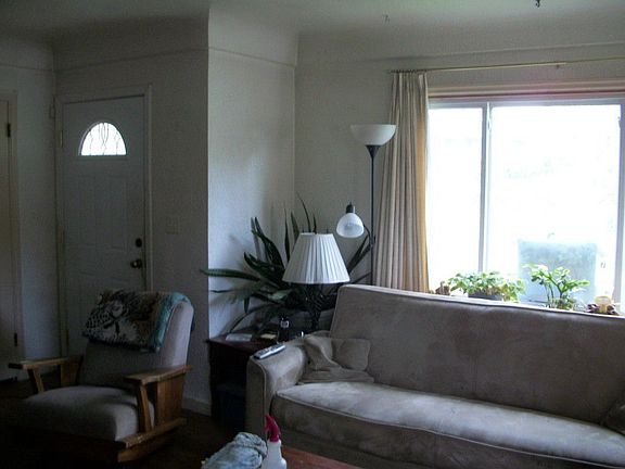 5th image of 1015 E Morton St