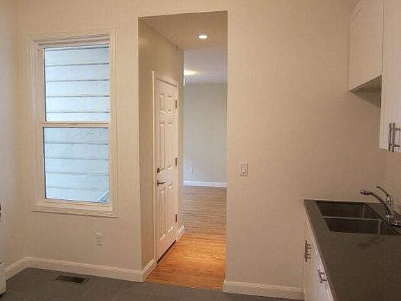 5th image of 409 22nd Ave