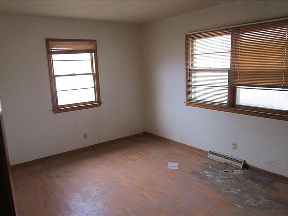 3rd image of 501 Locust St