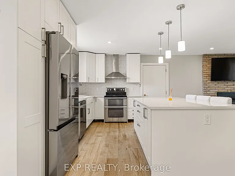 10 Queen Anne Cres — Photo 14